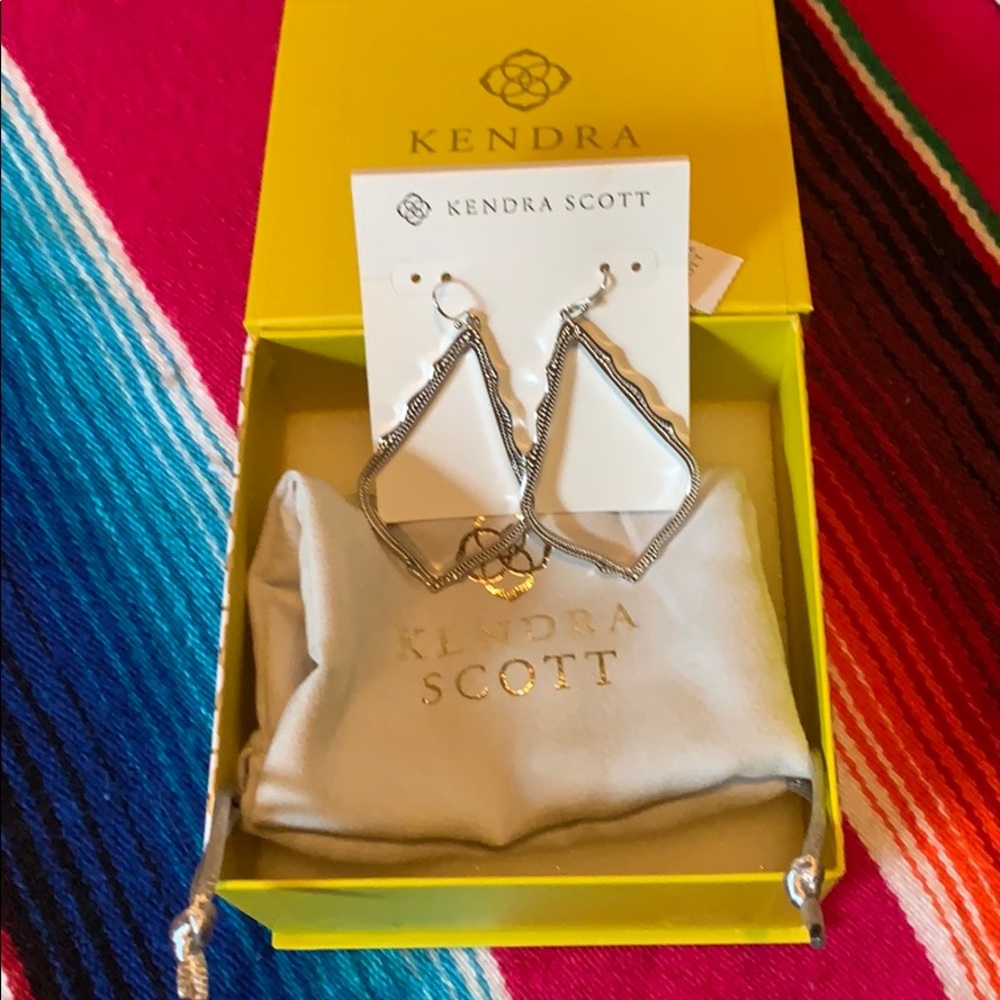 Kendra Scott Sophee Drop Earring Silver W/FULL BOX